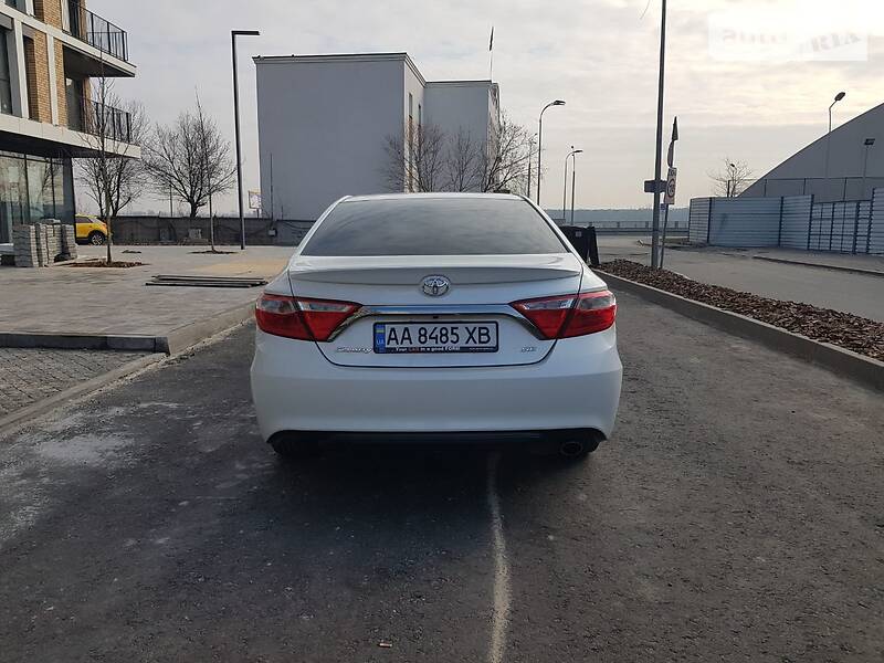 Седан Toyota Camry 2016 в Києві