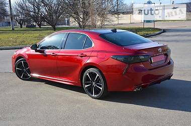 Седан Toyota Camry 2017 в 
