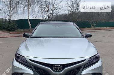 Седан Toyota Camry 2018 в Киеве