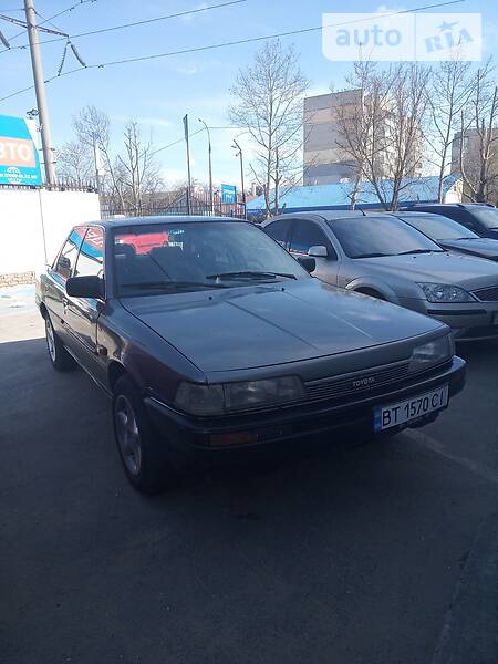 Седан Toyota Camry 1987 в Херсоні