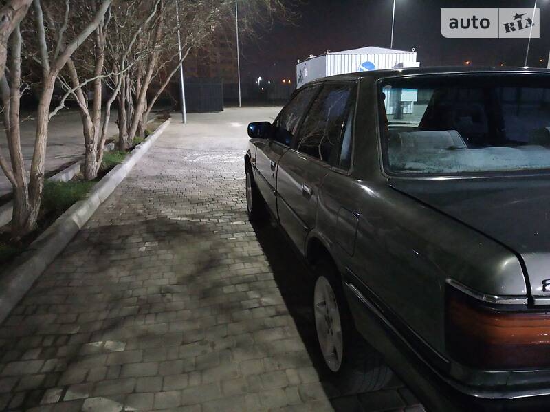Седан Toyota Camry 1987 в Херсоні