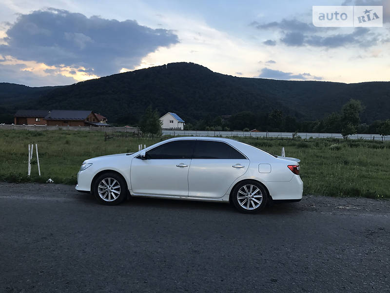 Седан Toyota Camry 2013 в 