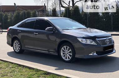 Седан Toyota Camry 2014 в Киеве