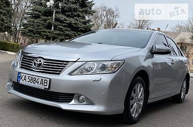 Седан Toyota Camry 2011 в Каменском