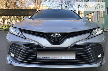 Седан Toyota Camry 2019 в Виннице