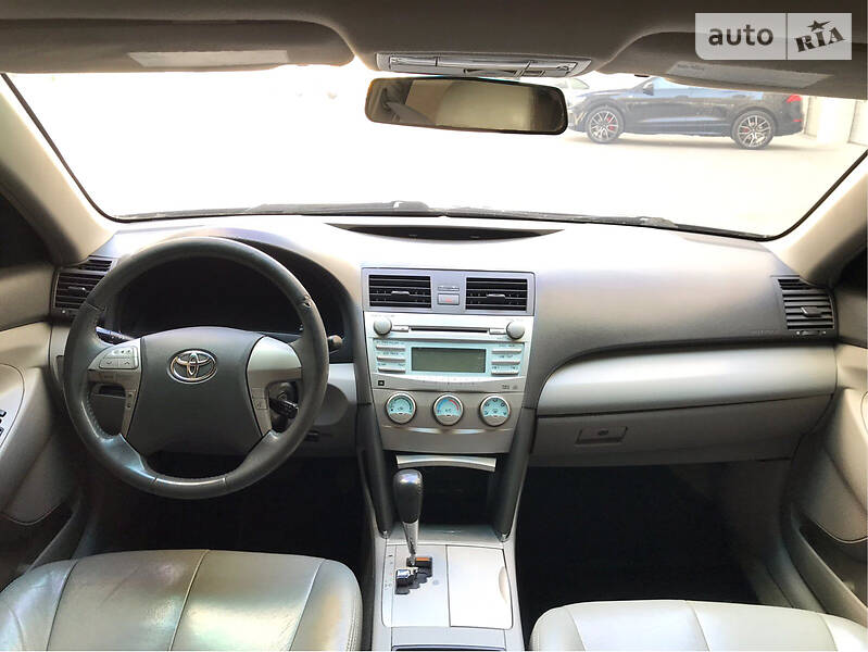 Седан Toyota Camry 2007 в Хмельницком