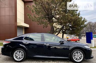 Седан Toyota Camry 2017 в 