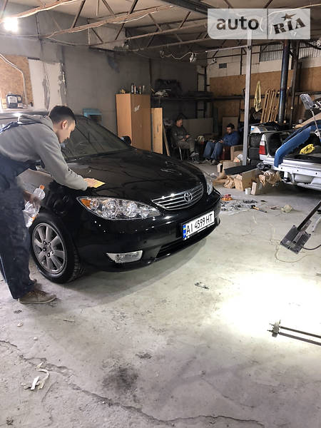 Седан Toyota Camry 2004 в Києві
