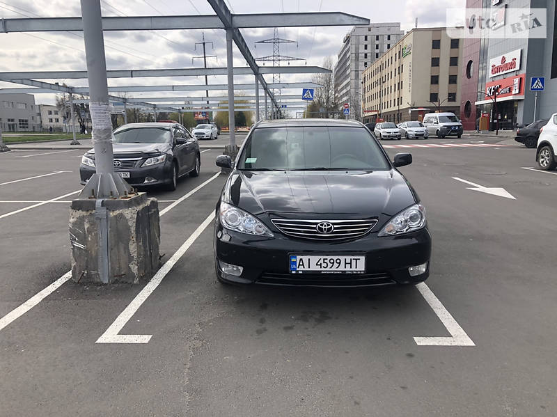 Седан Toyota Camry 2004 в Києві