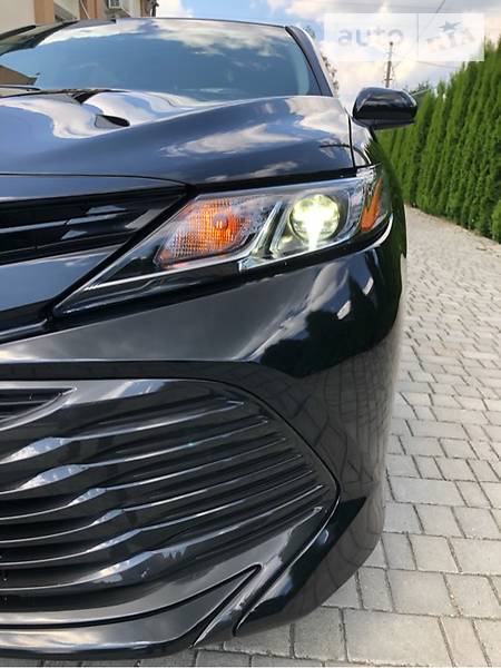 Седан Toyota Camry 2018 в Львові