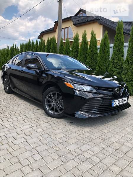 Седан Toyota Camry 2018 в Львові