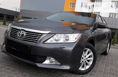 Седан Toyota Camry 2013 в Виннице