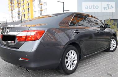 Седан Toyota Camry 2013 в Виннице