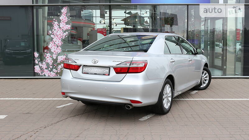 Седан Toyota Camry 2015 в Києві