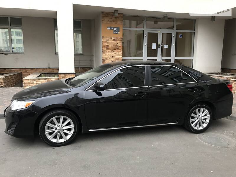 Седан Toyota Camry 2014 в Киеве