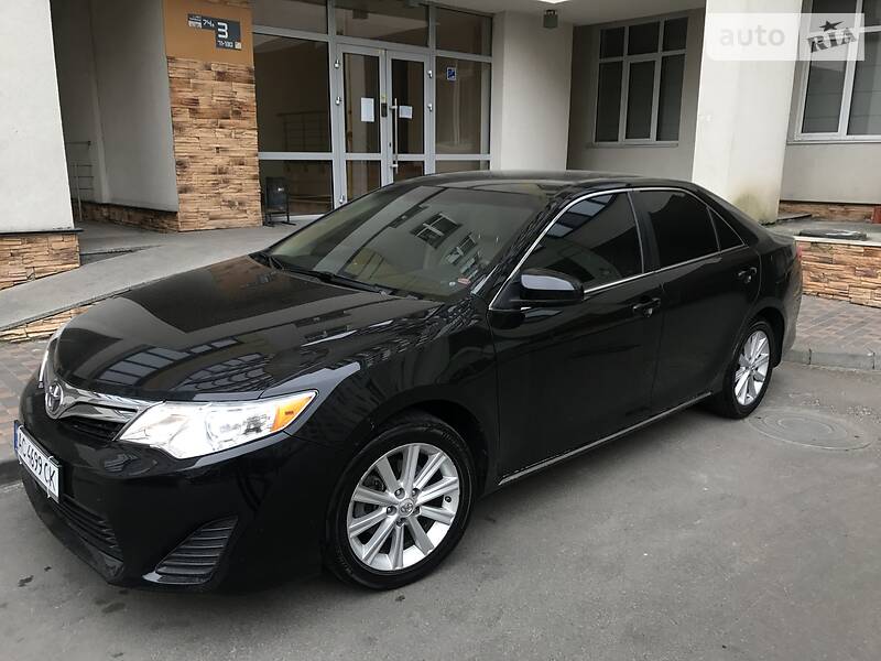Седан Toyota Camry 2014 в Киеве