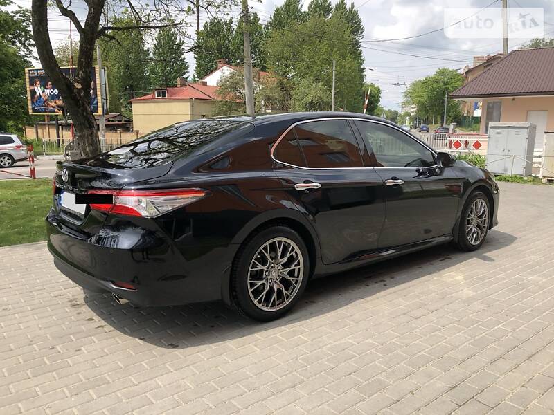 Седан Toyota Camry 2018 в Києві