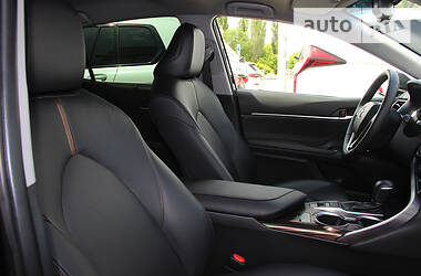 Седан Toyota Camry 2017 в 