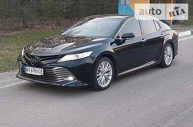 Седан Toyota Camry 2017 в 