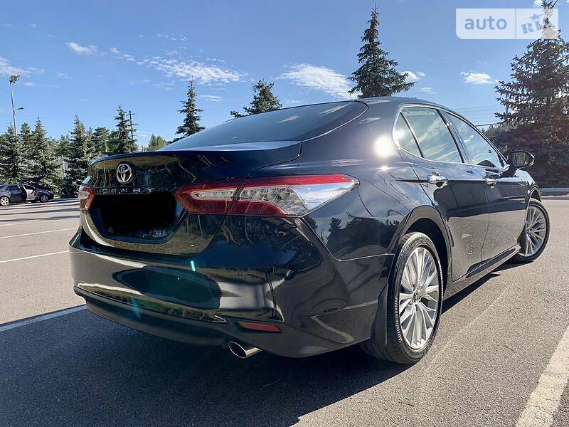 Седан Toyota Camry 2018 в Києві