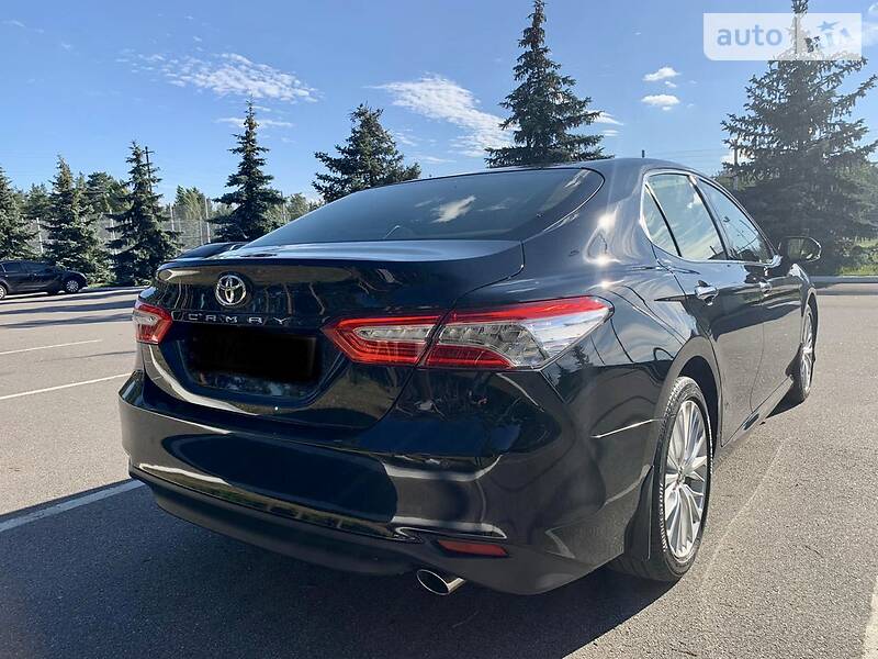 Седан Toyota Camry 2018 в Києві