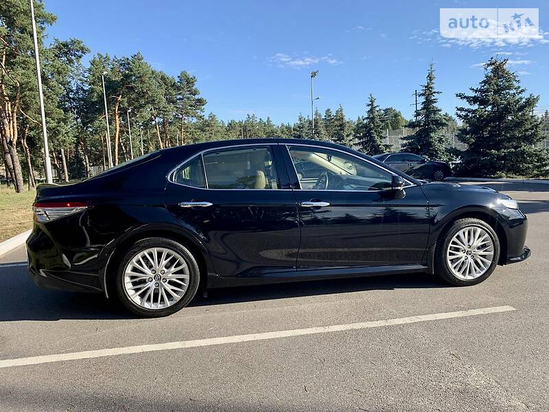Седан Toyota Camry 2018 в Києві