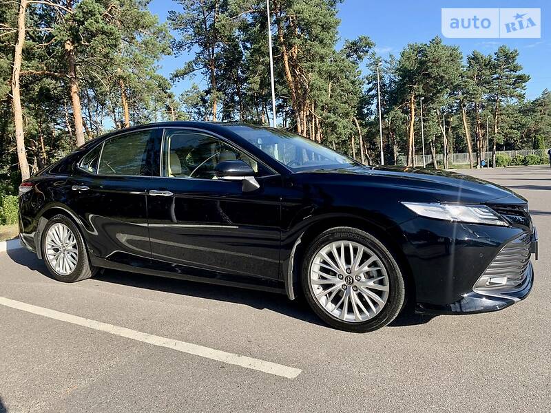 Седан Toyota Camry 2018 в Києві