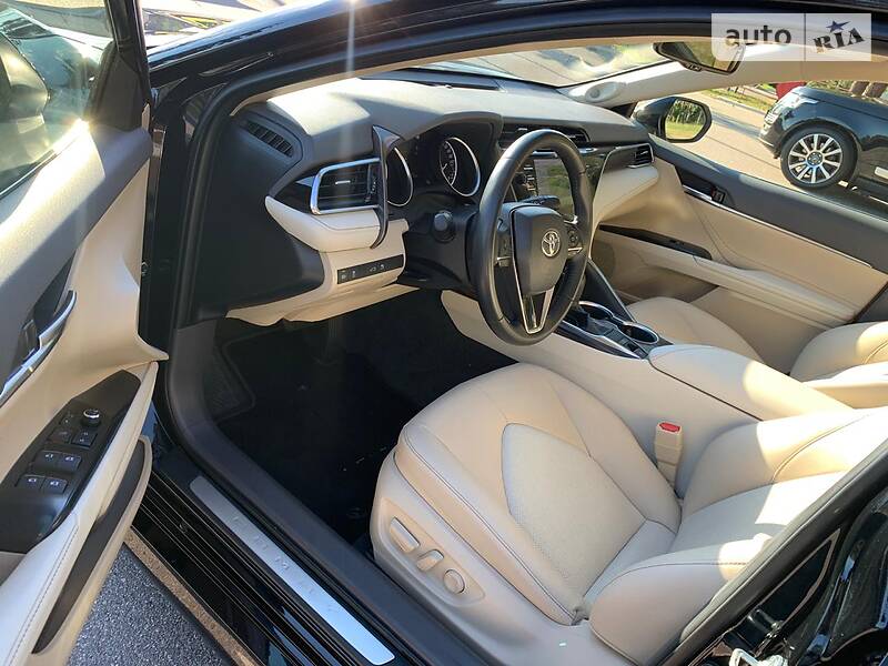 Седан Toyota Camry 2018 в Києві