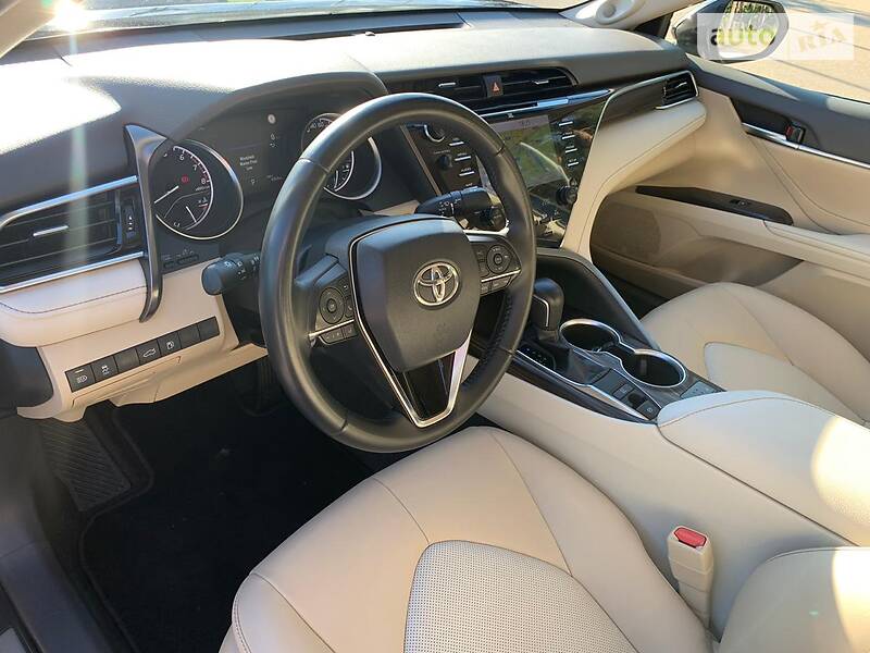 Седан Toyota Camry 2018 в Києві