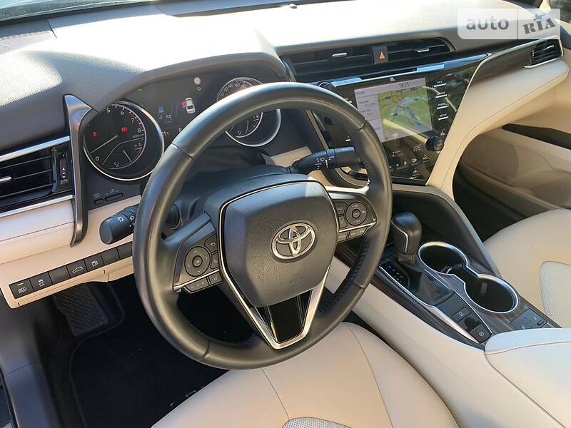 Седан Toyota Camry 2018 в Києві