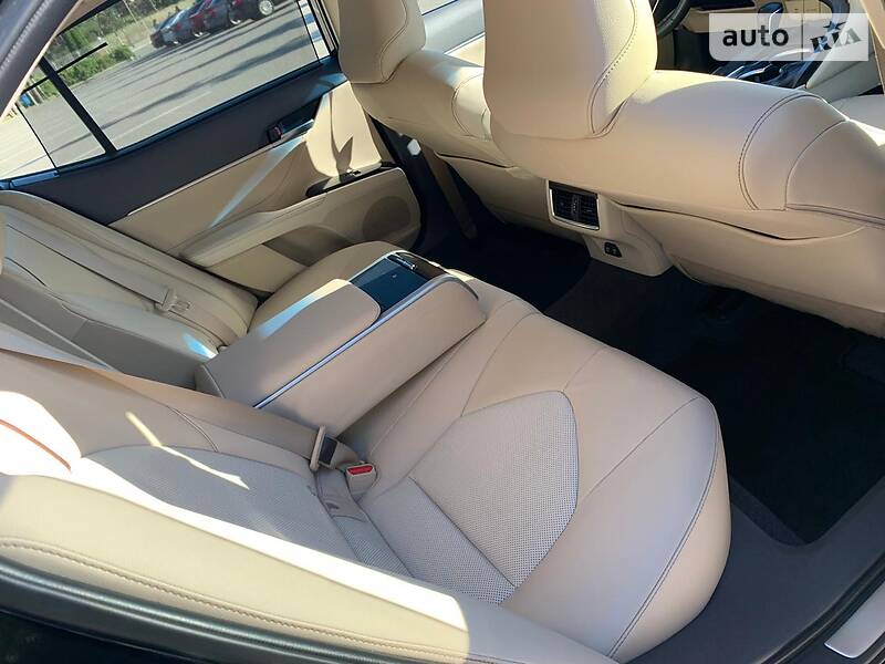 Седан Toyota Camry 2018 в Києві