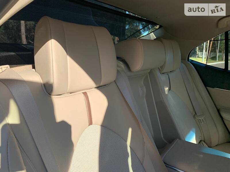 Седан Toyota Camry 2018 в Києві