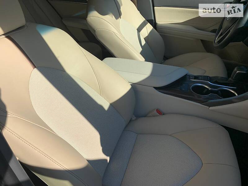 Седан Toyota Camry 2018 в Києві