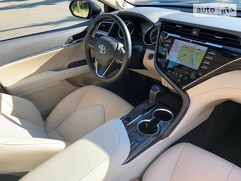 Седан Toyota Camry 2018 в Києві