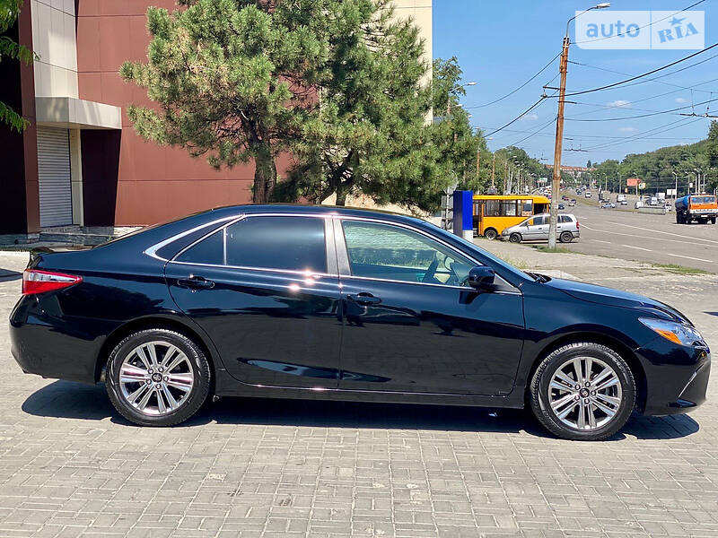 Седан Toyota Camry 2015 в Дніпрі