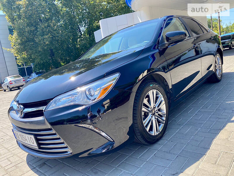 Седан Toyota Camry 2015 в Дніпрі