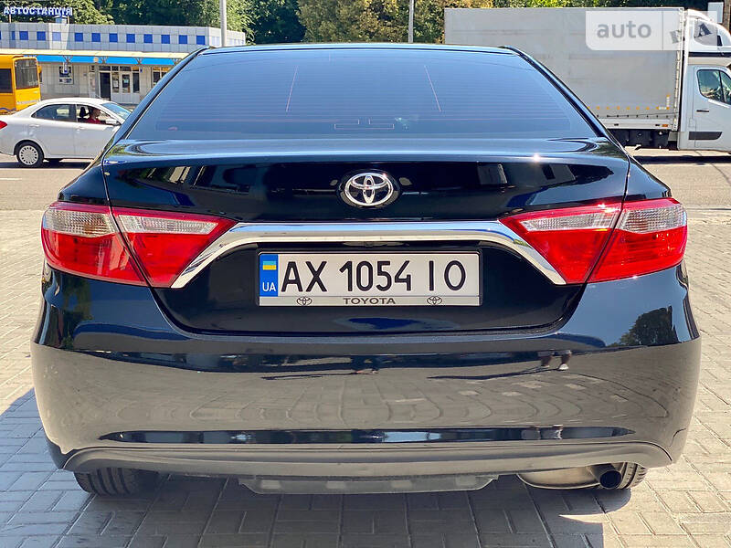 Седан Toyota Camry 2015 в Дніпрі