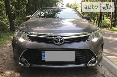 Седан Toyota Camry 2016 в Киеве