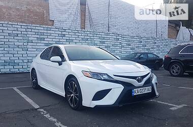 Седан Toyota Camry 2018 в Киеве