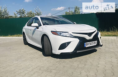 Седан Toyota Camry 2019 в Киеве