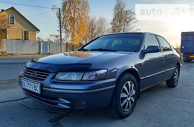 Седан Toyota Camry 1998 в Шепетівці