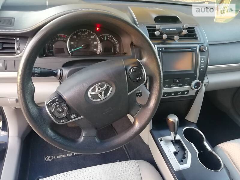 Седан Toyota Camry 2012 в Киеве