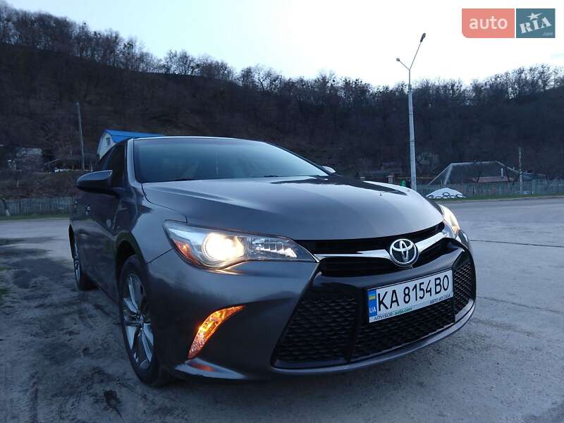 Седан Toyota Camry 2017 в Киеве