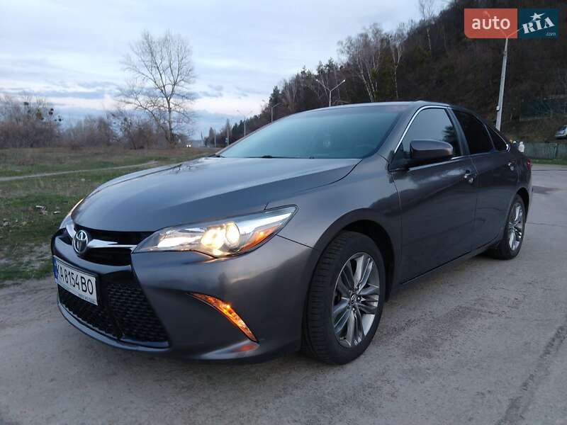 Седан Toyota Camry 2017 в Києві