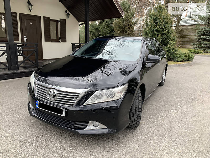 Седан Toyota Camry 2012 в Киеве