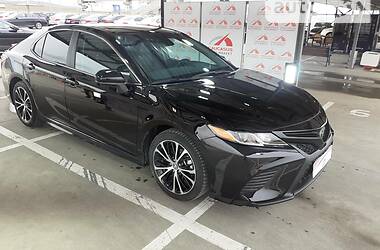 Седан Toyota Camry 2018 в Чернигове