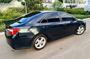 Седан Toyota Camry 2013 в Полтаве