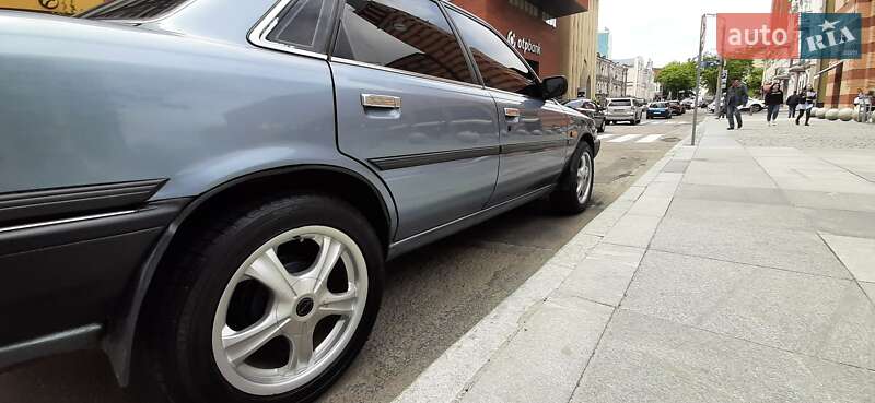 Седан Toyota Camry 1988 в Шостке