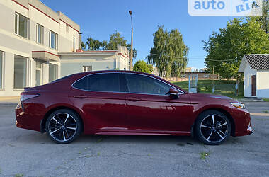 Седан Toyota Camry 2018 в Ровно