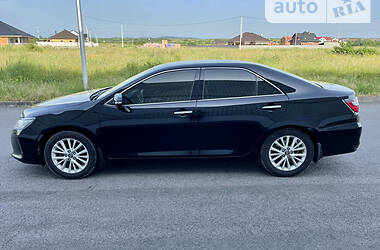 Седан Toyota Camry 2015 в Хусте